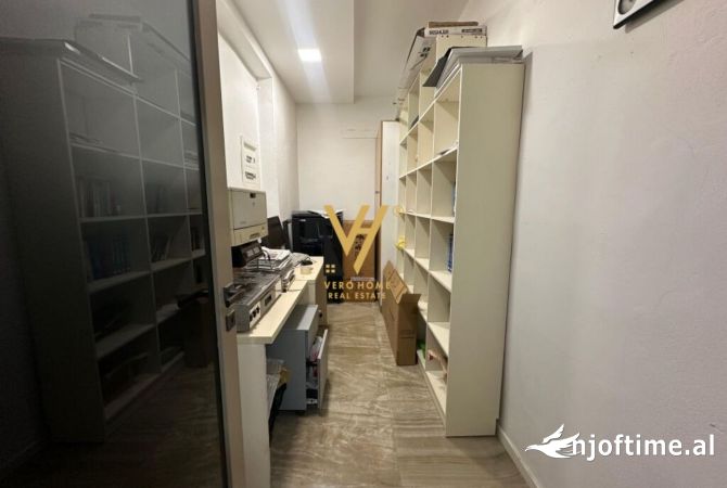 Ambient biznesi me qera 3+1 ne Tirane - 1,200 Euro