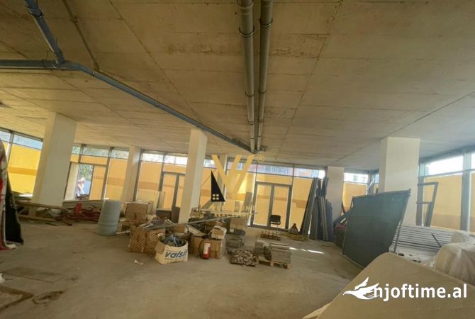 JEPET DYQAN 376 M2 ME QERA TE RRUGA E ELBASANIT 15.000 EURO