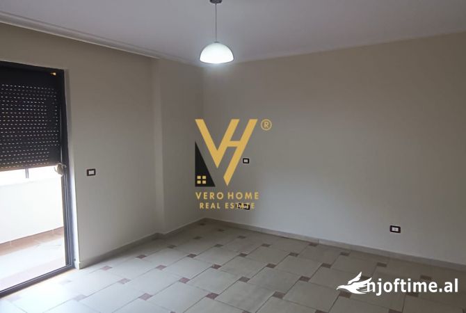 Ambient biznesi me qera 3+1 ne Tirane - 1,000 Euro