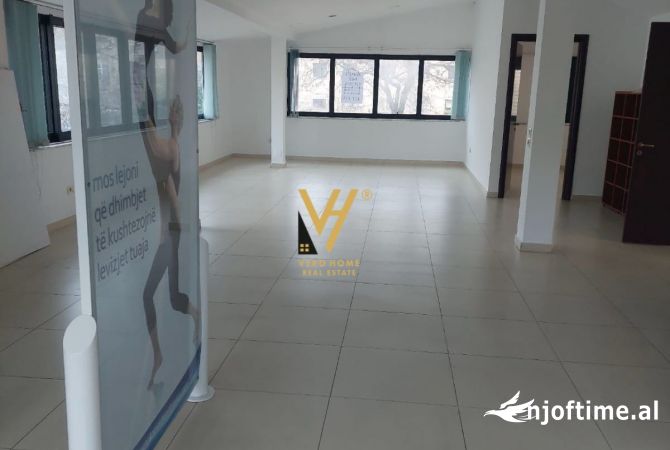 Ambient biznesi me qera 3+1 ne Tirane - 1,000 Euro
