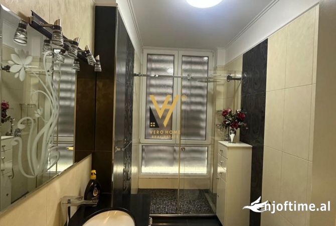 Shtepi ne shitje Apartament ne Tirane, 3+1, Mobilimi E mobiluar, Pagesa 265,000  Euro.