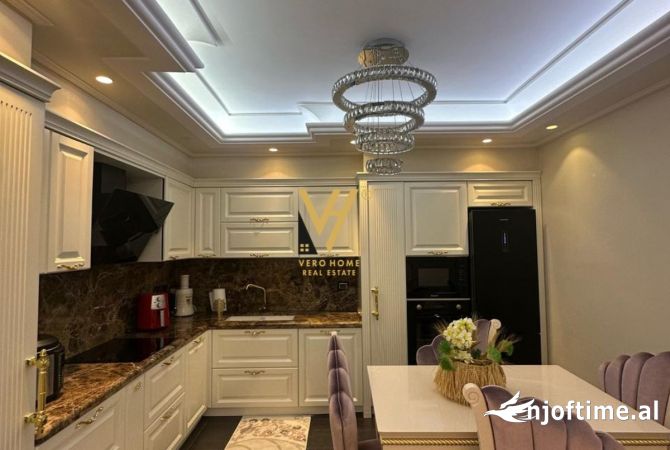 Shtepi ne shitje Apartament ne Tirane, 3+1, Mobilimi E mobiluar, Pagesa 265,000  Euro.