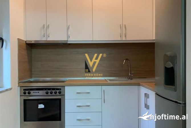 Shtepi me qera Apartament ne Tirane, 3+1, Mobilimi E mobiluar, Pagesa 700  Euro.