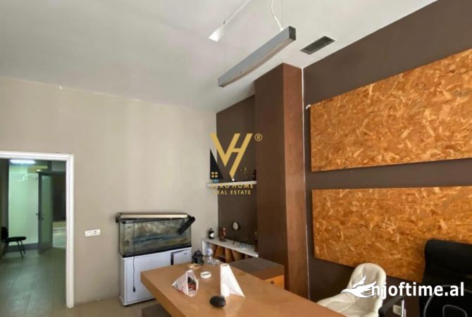 Ambient biznesi me qera 3+1 ne Tirane - 600 Euro