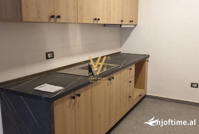 Shtepi me qera 2+1 ne Tirane - 400 Euro
