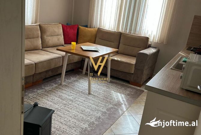 Shtepi me qera Vila Luksoze ne Tirane, 7+1, Mobilimi E mobiluar, Pagesa 3,000  Euro.