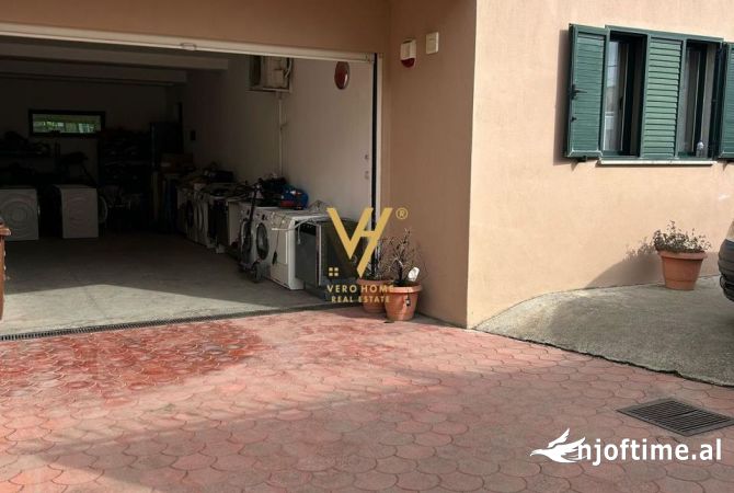 Shtepi me qera 7+1 ne Tirane - 3,000 Euro