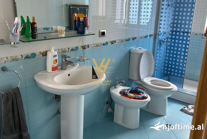 Shtepi me qera 7+1 ne Tirane - 3,000 Euro