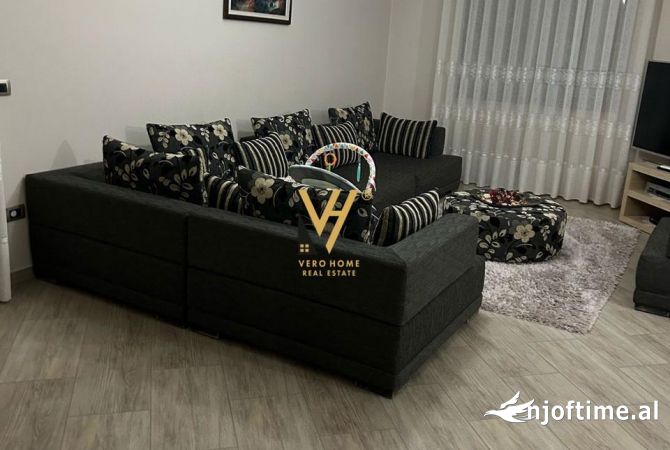 Shtepi me qera Vila Luksoze ne Tirane, 7+1, Mobilimi E mobiluar, Pagesa 3,000  Euro.