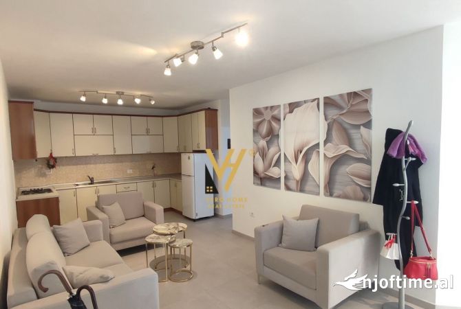 JEPET ZYRE 80 M2 ME QERA TE RR. MYSLYM SHYRI 650 EURO