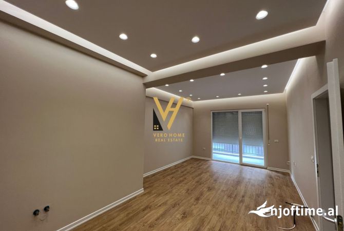 JEPET ZYRE 104 M2 ME QERA TE RRUGA E DIBRES 650 EURO