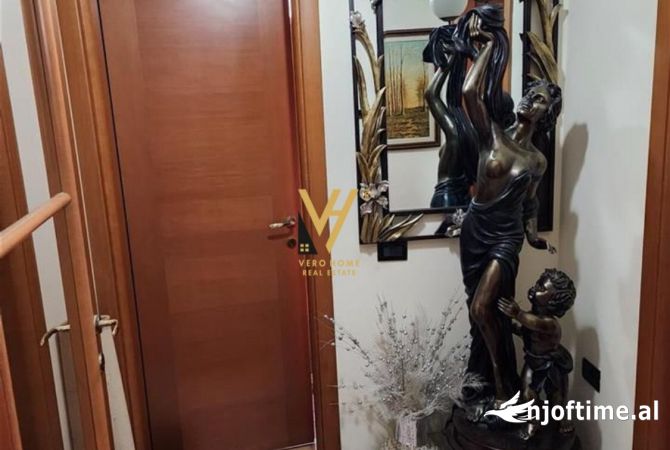 Shtepi ne shitje Apartament ne Tirane, 2+1, Mobilimi E mobiluar, Pagesa 288,000  Euro.