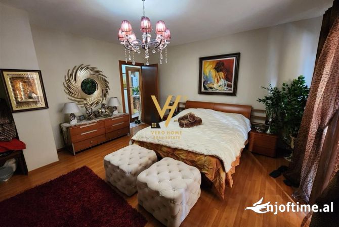 Shtepi ne shitje Apartament ne Tirane, 2+1, Mobilimi E mobiluar, Pagesa 288,000  Euro.