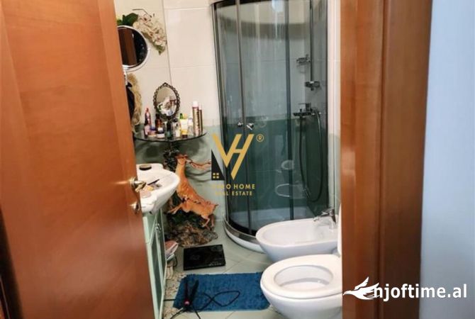 Shtepi ne shitje Apartament ne Tirane, 2+1, Mobilimi E mobiluar, Pagesa 288,000  Euro.