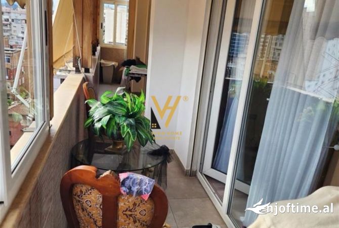 Shtepi ne shitje Apartament ne Tirane, 2+1, Mobilimi E mobiluar, Pagesa 288,000  Euro.