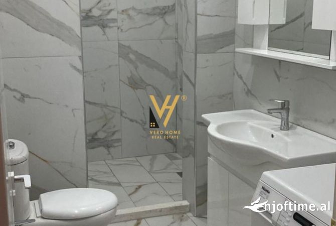 JEPET ZYRE 131 M2 ME QERA TE RR.KAJO KARAFILI , QENDER 1.300 EURO