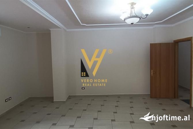 JEPET ZYRE 131 M2 ME QERA TE RR.KAJO KARAFILI , QENDER 1.300 EURO