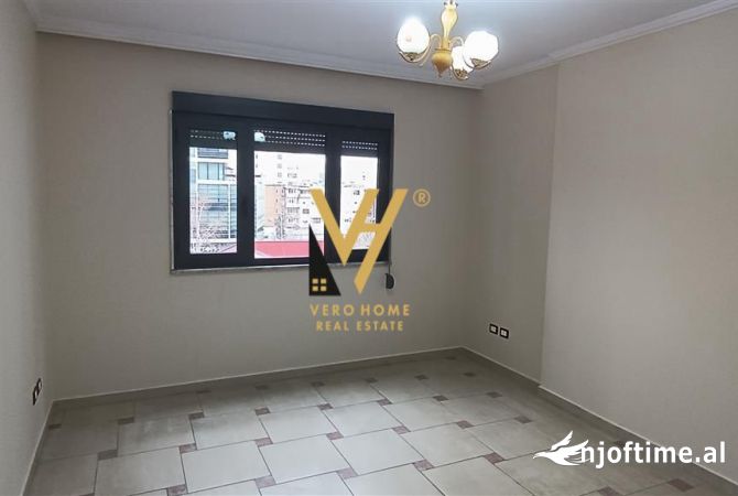 Ambient biznesi me qera 3+1 ne Tirane - 1,300 Euro