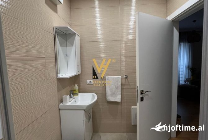 Shtepi me qera Apartament ne Tirane, 2+1, Mobilimi E mobiluar, Pagesa 800  Euro.