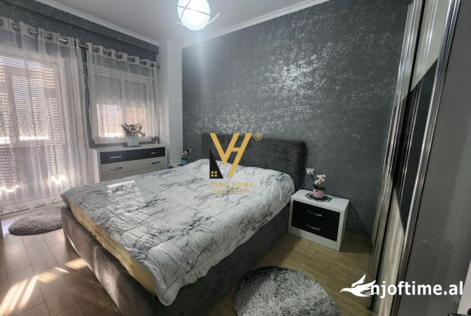 Shtepi ne shitje Apartament ne Tirane, 2+1, Mobilimi E mobiluar, Pagesa 140,000  Euro.