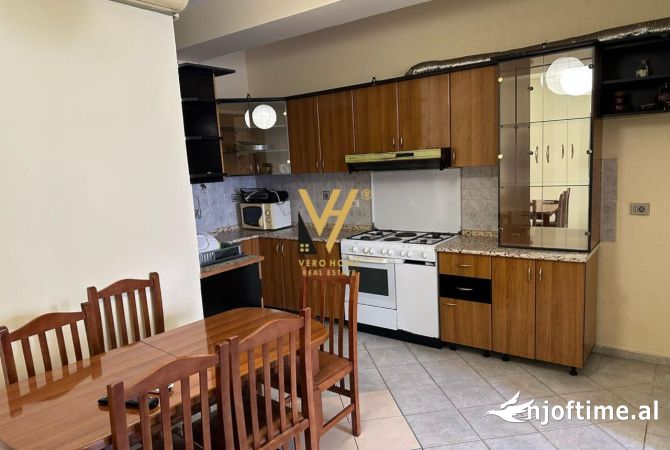 Shtepi me qera Apartament ne Tirane, 2+1, Mobilimi E mobiluar, Pagesa 500  Euro.
