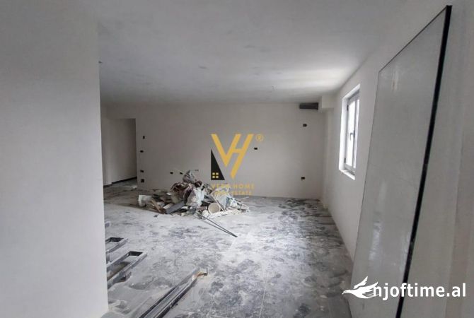 Shtepi ne shitje Apartament ne Tirane, 4+1, Mobilimi Bosh, pa mobiluar, Pagesa 239,000  Euro.