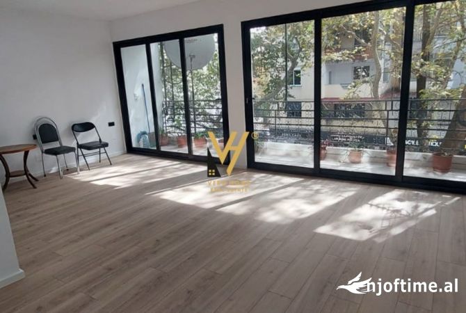 Ambient biznesi me qera 3+1 ne Tirane - 900 Euro