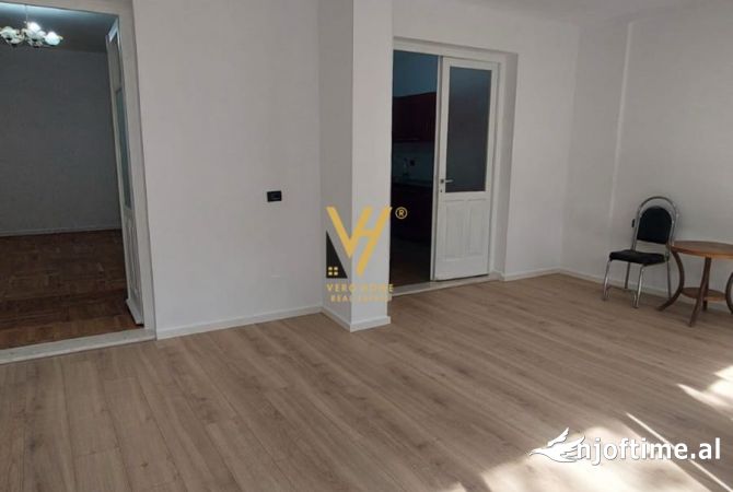 JEPET AMBIENT 120 M2 ME QERA MYSLYM SHYRI 900 EURO