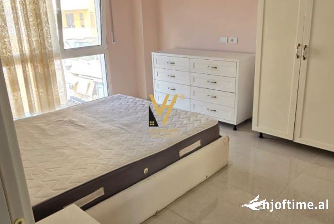 Shtepi ne shitje Apartament ne Tirane, 2+1, Mobilimi Pjeserisht e mobiluar, Pagesa 193,000  Euro.