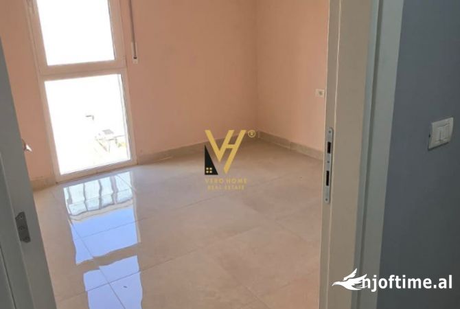 Shtepi ne shitje Apartament ne Tirane, 2+1, Mobilimi Pjeserisht e mobiluar, Pagesa 193,000  Euro.