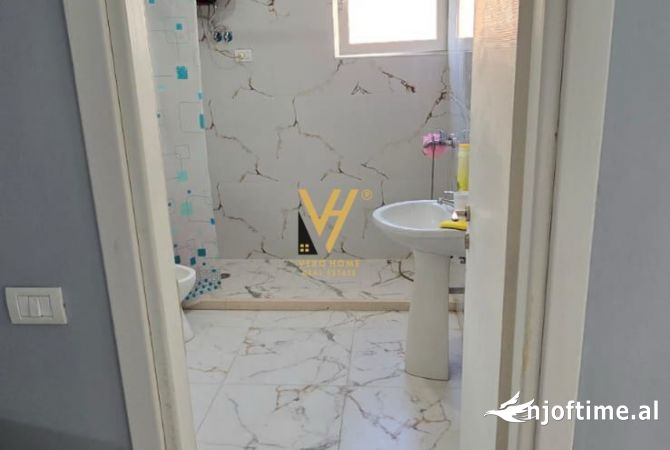 Shtepi ne shitje Apartament ne Tirane, 2+1, Mobilimi Pjeserisht e mobiluar, Pagesa 193,000  Euro.