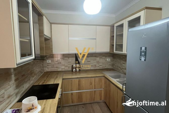 Shtepi ne shitje Apartament ne Tirane, 2+1, Mobilimi E mobiluar, Pagesa 156,000  Euro.