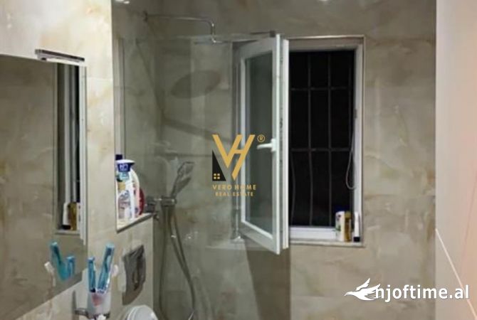 Shtepi ne shitje Apartament ne Tirane, 2+1, Mobilimi E mobiluar, Pagesa 225,000  Euro.