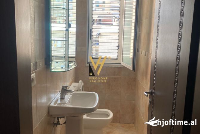 Shtepi me qera Apartament ne Tirane, 3+1, Mobilimi E mobiluar, Pagesa 500  Euro.