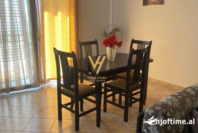 Shtepi me qera Apartament ne Tirane, 3+1, Mobilimi E mobiluar, Pagesa 500  Euro.