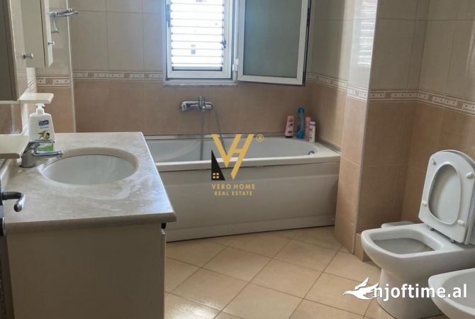 Shtepi me qera Apartament ne Tirane, 3+1, Mobilimi E mobiluar, Pagesa 500  Euro.