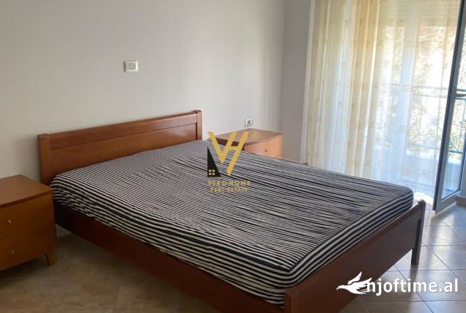 Shtepi me qera Apartament ne Tirane, 3+1, Mobilimi E mobiluar, Pagesa 500  Euro.