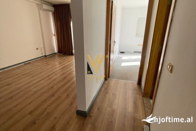 Ambient biznesi me qera 3+1 ne Tirane - 700 Euro
