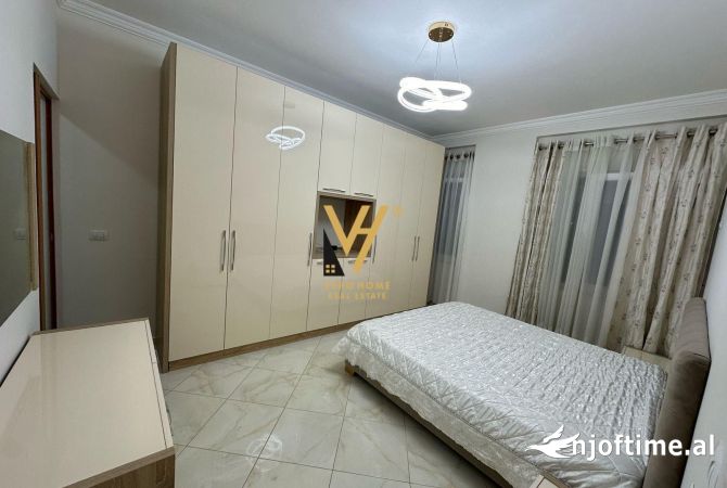 Shtepi ne shitje Apartament ne Tirane, 3+1, Mobilimi E mobiluar, Pagesa 227,000  Euro.
