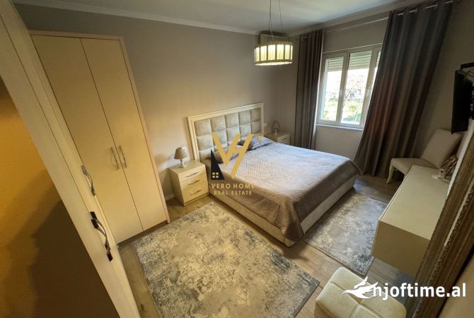 Shtepi ne shitje Apartament ne Tirane, 3+1, Mobilimi E mobiluar, Pagesa 320,000  Euro.