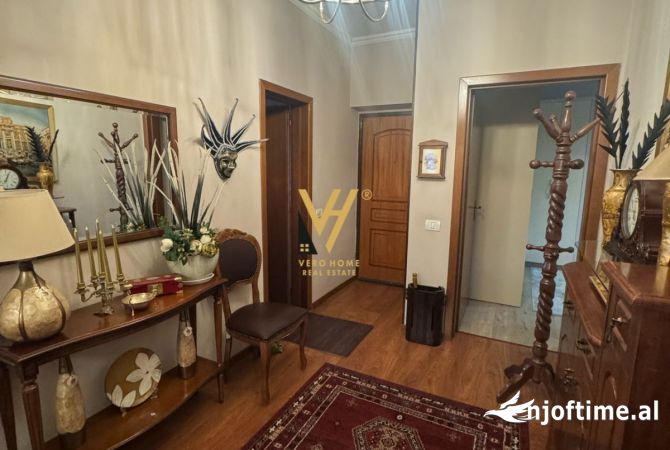 Shtepi ne shitje Apartament ne Tirane, 3+1, Mobilimi E mobiluar, Pagesa 320,000  Euro.