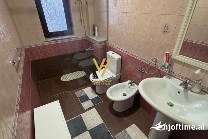 Shtepi ne shitje Apartament ne Tirane, 3+1, Mobilimi E mobiluar, Pagesa 320,000  Euro.