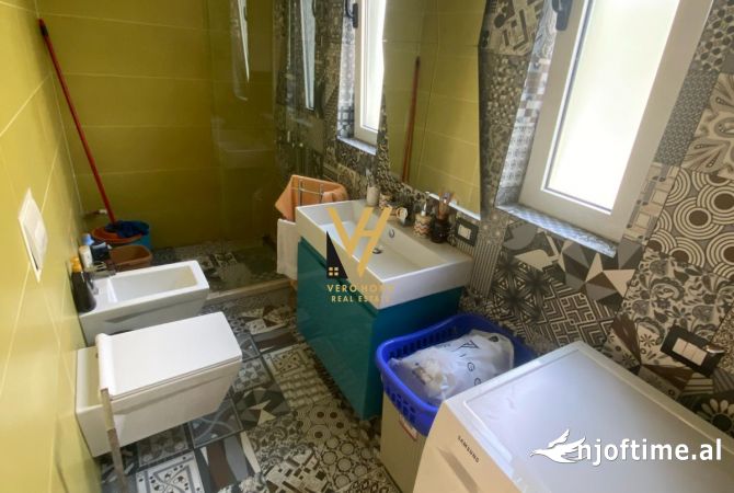 Shtepi me qera Apartament ne Tirane, 3+1, Mobilimi E mobiluar, Pagesa 1,200  Euro.