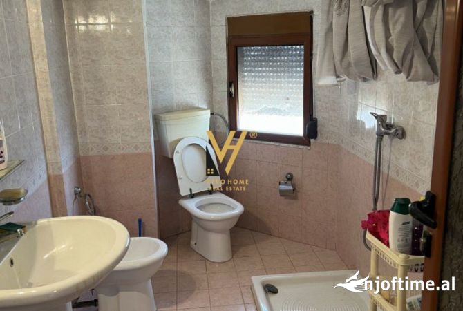 Shtepi ne shitje Apartament ne Durres, 2+1, Mobilimi E mobiluar, Pagesa 124,000  Euro.