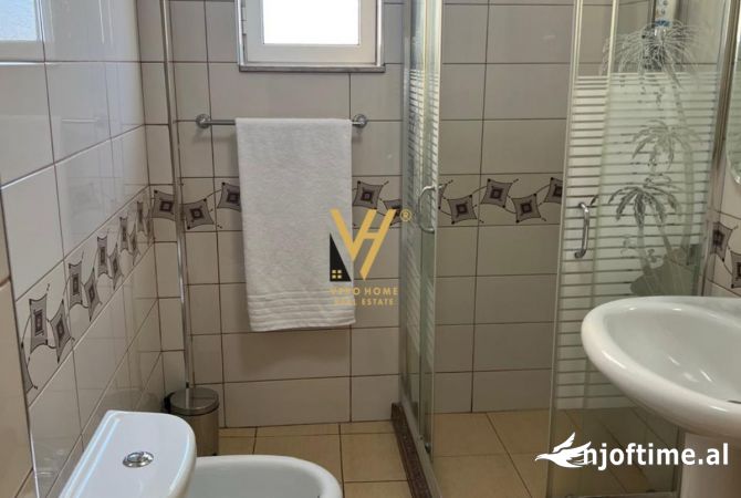 Shtepi me qera Apartament ne Tirane, 3+1, Mobilimi E mobiluar, Pagesa 1,000  Euro.