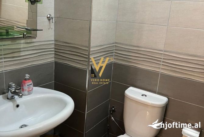 Shtepi me qera Apartament ne Tirane, 3+1, Mobilimi E mobiluar, Pagesa 1,000  Euro.