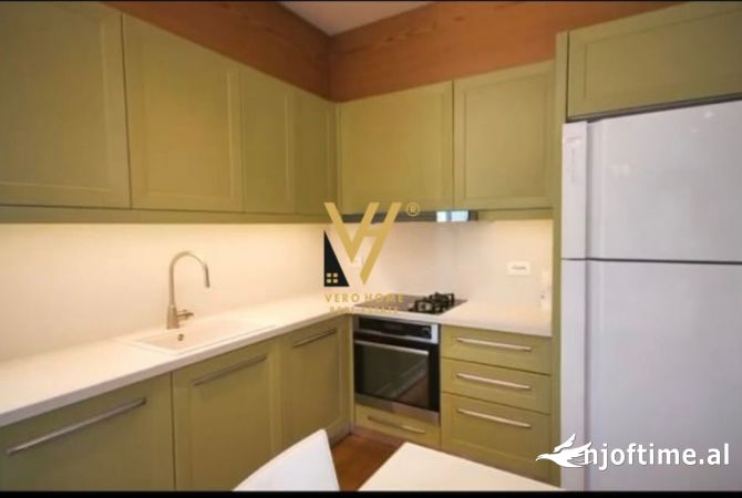 Shtepi ne shitje Apartament ne Tirane, 4+1, Mobilimi E mobiluar, Pagesa 1,200,000  Euro.