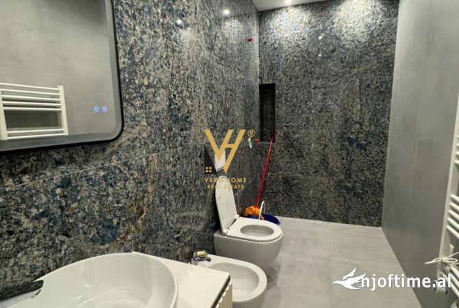 Shtepi me qera Apartament ne Tirane, 3+1, Mobilimi E mobiluar, Pagesa 2,500  Euro.