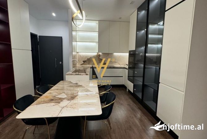 Shtepi me qera 3+1 ne Tirane - 2,500 Euro