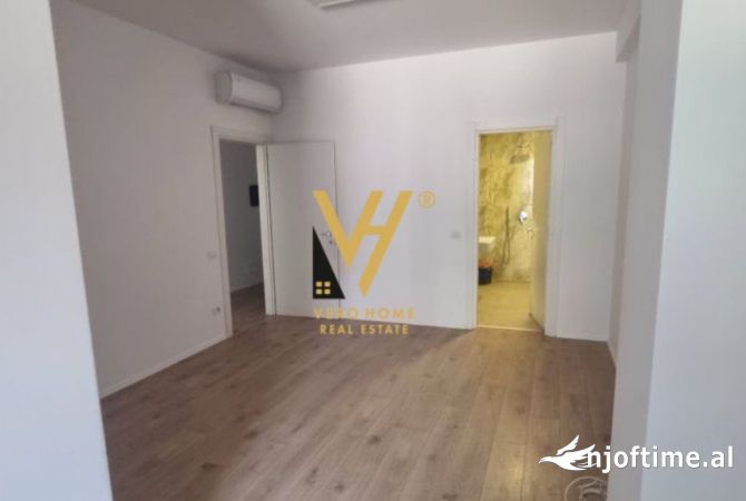 Ambient biznesi me qera 3+1 ne Tirane - 1,250 Euro